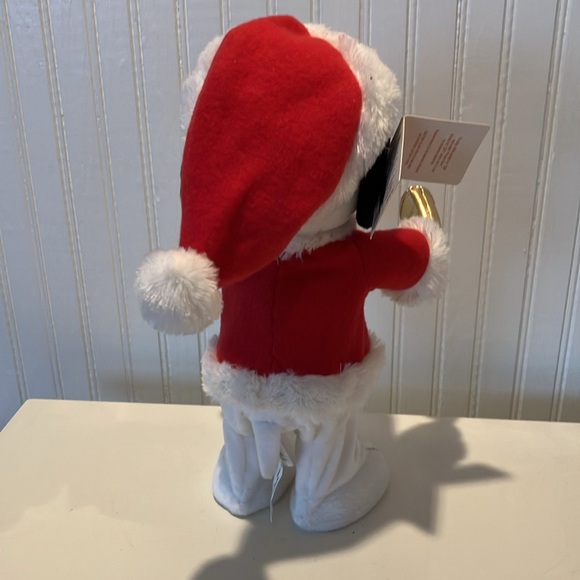 NWT Hallmark Bell Ringer Snoopy, Plays 3 Carols, Moves Hands and Dances - Picture 2 of 13